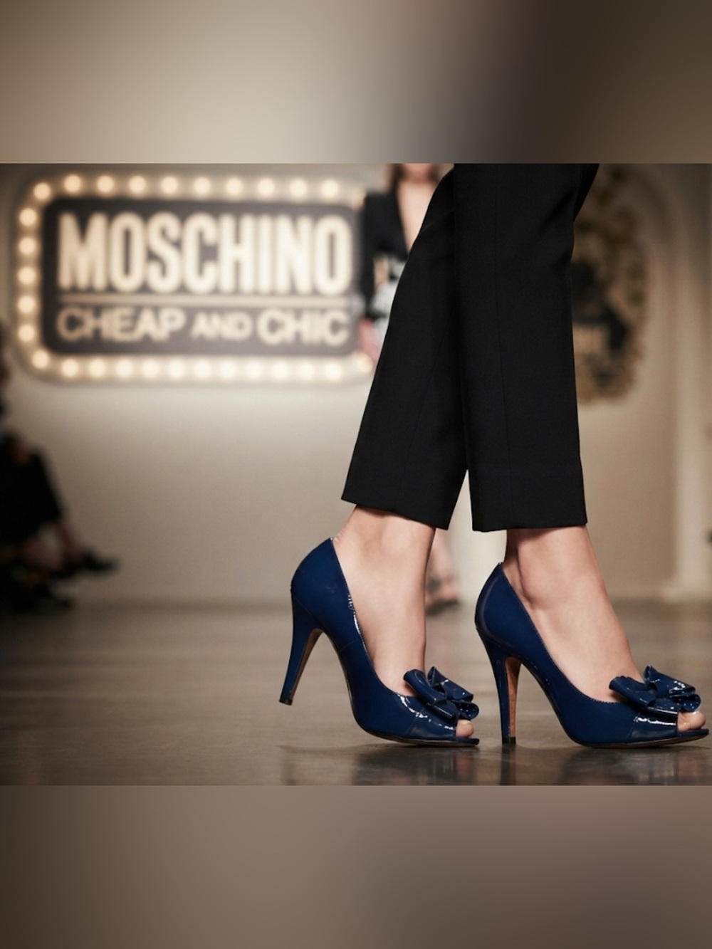 Authentic Moschino Cheap & Chic designer navy blue patent leather heels sz 6.5